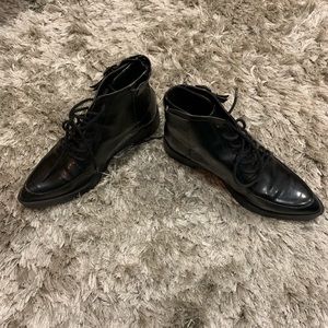 Patent leather like booties with pointed toe